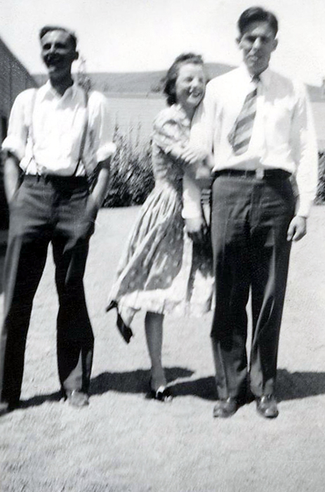 Mom at Dads side with Eli, 1940 (524)