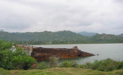 The old boatwreck in Bahï¿½a de Baracoa.jpg