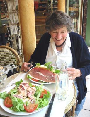 u8/evelyn55/medium/37351524.Dining14.jpg