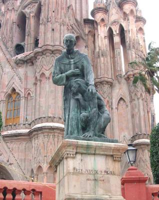 La Parroquia & statue of founder