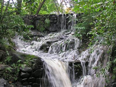 Small waterfall / Pequeña cascada