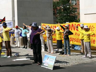 Falun Gong Meditators