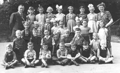 Schoolfoto met Jos en Henk.