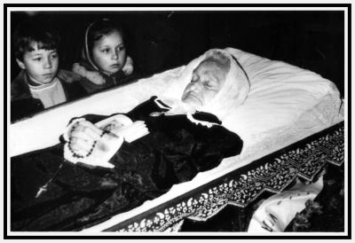 u8/iamarika/medium/37354476.FuneralPolandGrandma.jpg