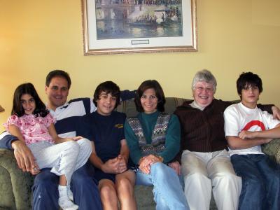 u8/jimho2036/medium/37214607.EdsfamilyandMillie.jpg
