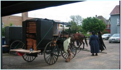 Amish  Depart the Public Market