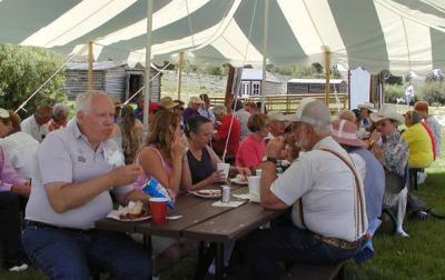 P7090104groups eatingnet.jpg