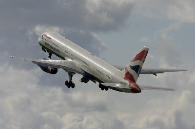 British Airways Boeing 757-200 on climb-out