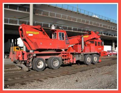 Crane used for lifting cars at the derailment.