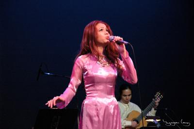 Vocalist T T HONG ANH