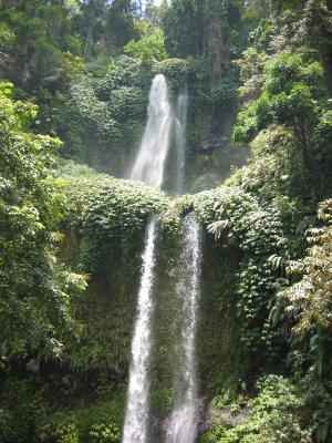 stop in Senaru for a 30 min trek to the Sendang Gila Waterfall