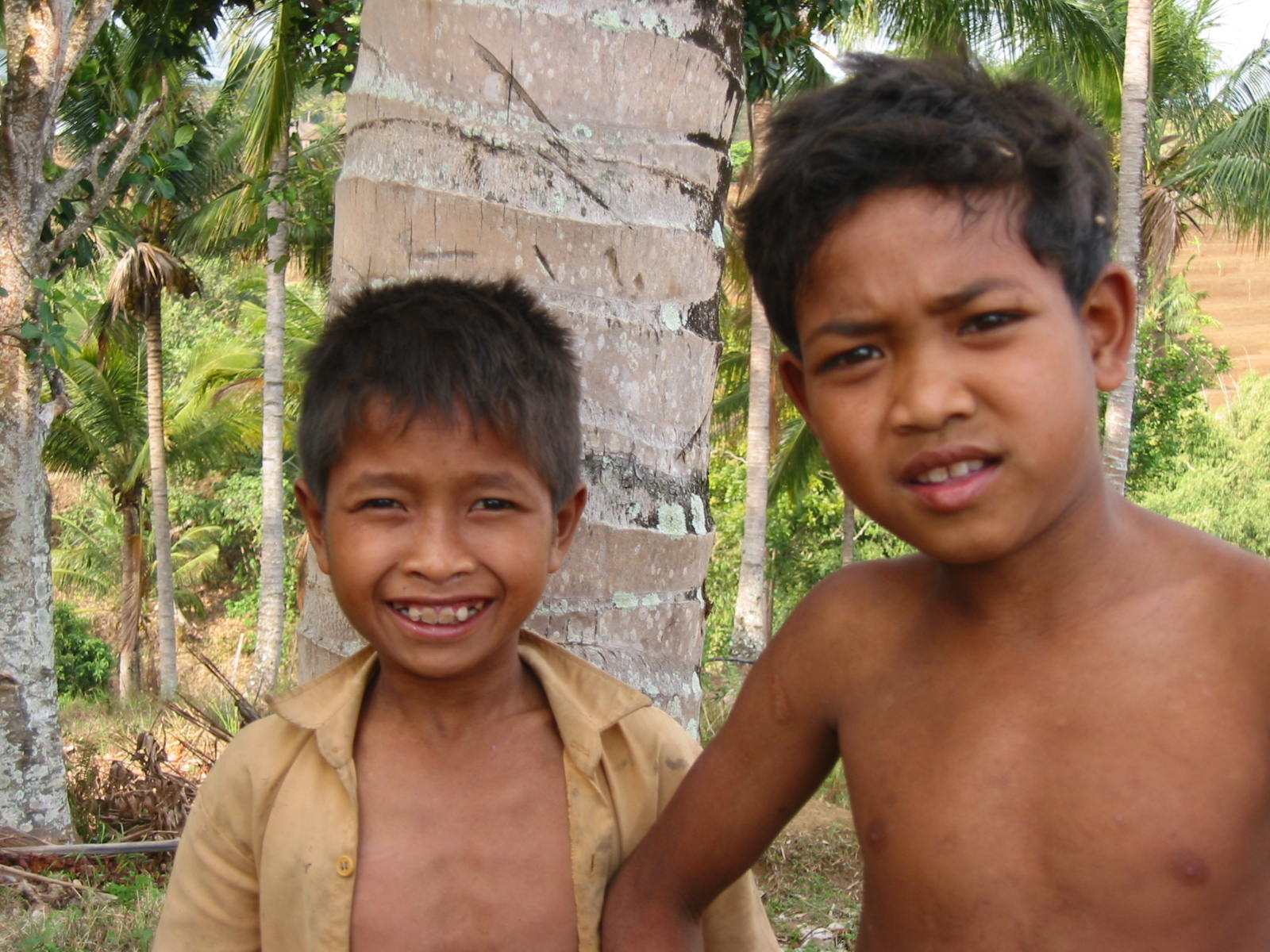 kids at the Burne Village  hello village Lombok