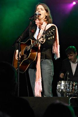34Laura Cantrell 5web.jpg