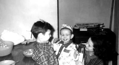 u8/skelzie/medium/6169736.Mom2kids.jpg