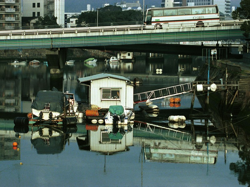 hiroshima boats and bus