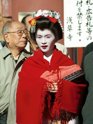 [costumed companion girl] at asakusa