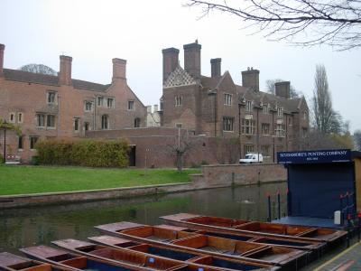 Magdalen College and punts, the famous riverboats.