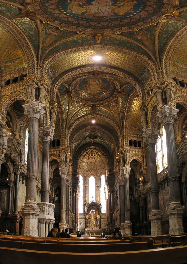 ForviereInterior-3vert_crop.jpg