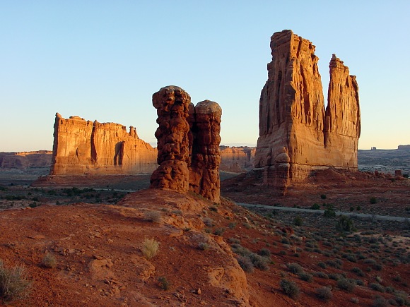<B>Sunrise</B><BR>Arches Natl Park, Utah<BR><font size=1>by Scott A. Dommin