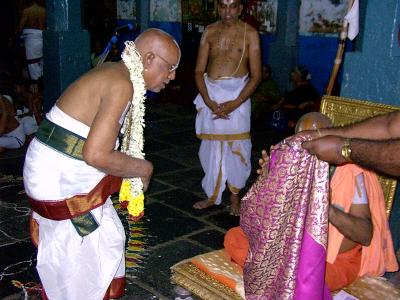 Swamy honouring Sri K.A.Manavalan swamy