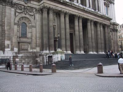 My first visit to St. Paul's (feed the birds ...)