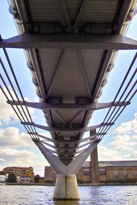 London - Millennium Bridge over the River Thames by Lord Norman Foster & Partners