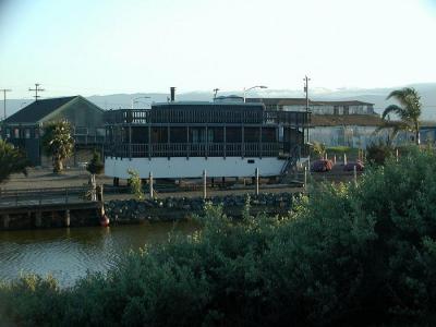 0P4066875_HouseboatIF.jpg