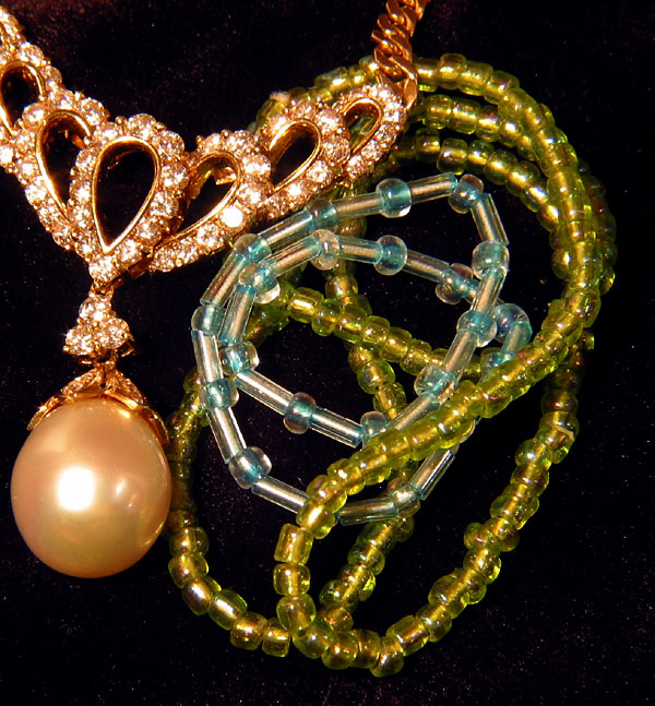<b>Plastic & Pearls</b>
