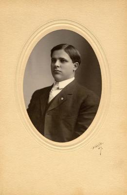 Early portrait of Gramps, 1907 (454)