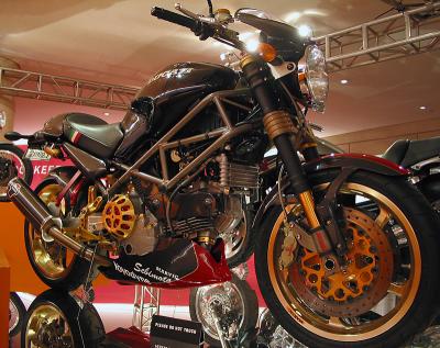 Ducati M900 Monster.jpg