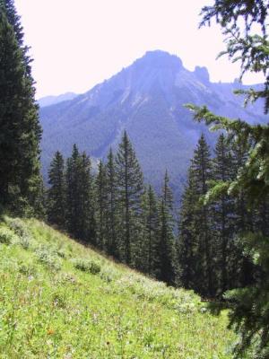 Mtn. to east