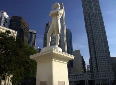 Raffles statue