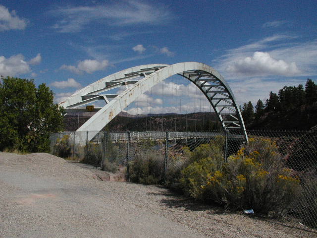 Bridge over Green River by Flaming Gorge 9-9-02.JPG