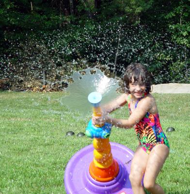 Courtney_in_fountain