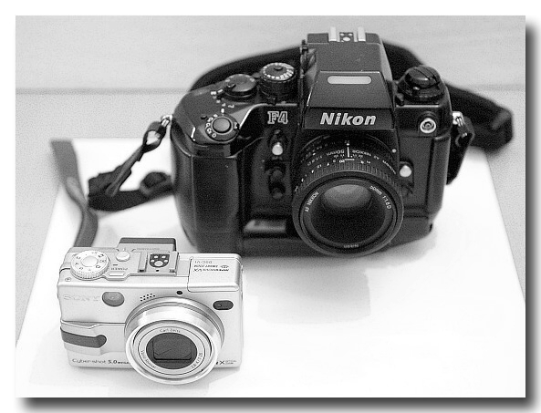 Sony DSC-V1 & Nikon F4