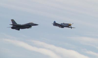 Heritage flight, F-16 and P-51