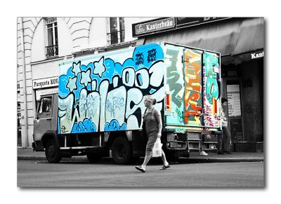 Paris graphitiby JLN