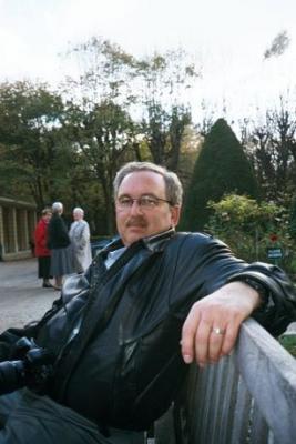 Loren in the courtyard at the Rodin Museum in Paris