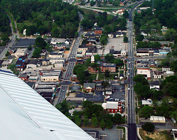 <p align=right><b>The Square from the Air</b><br><i><font size=1> photographed by </font >Faye White</i></font></p>