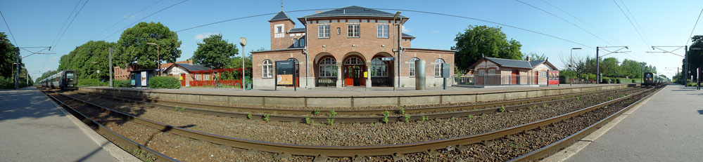 <p align=center><b>9th Place (tie)</b> Coming and going by Willem