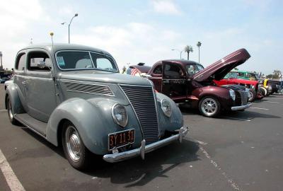 1937 Ford (forground)