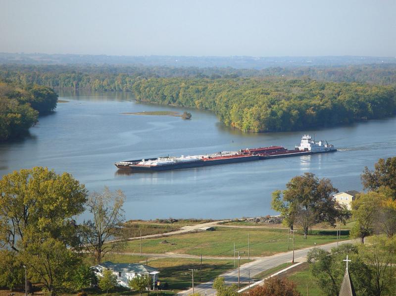 Barge coming down the Illinois River