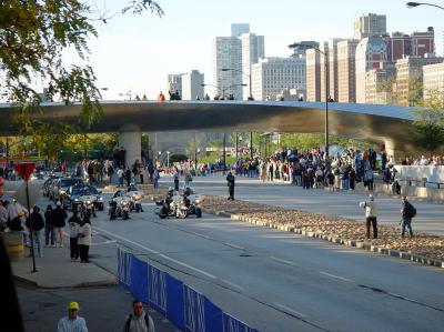 Waiting for Start of 2004 Chicago LaSalle Bank Marathon