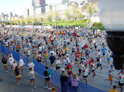 Preferred Start Runners at Start of 2004 Chicago LaSalle Bank Marathon