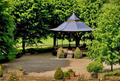 Band Stand 