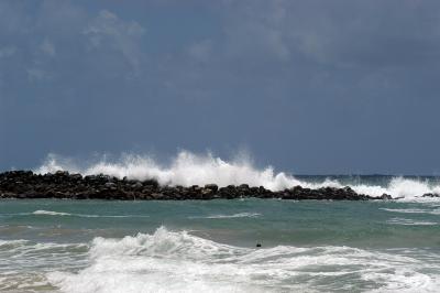 Waves Breaking on the Jetty
