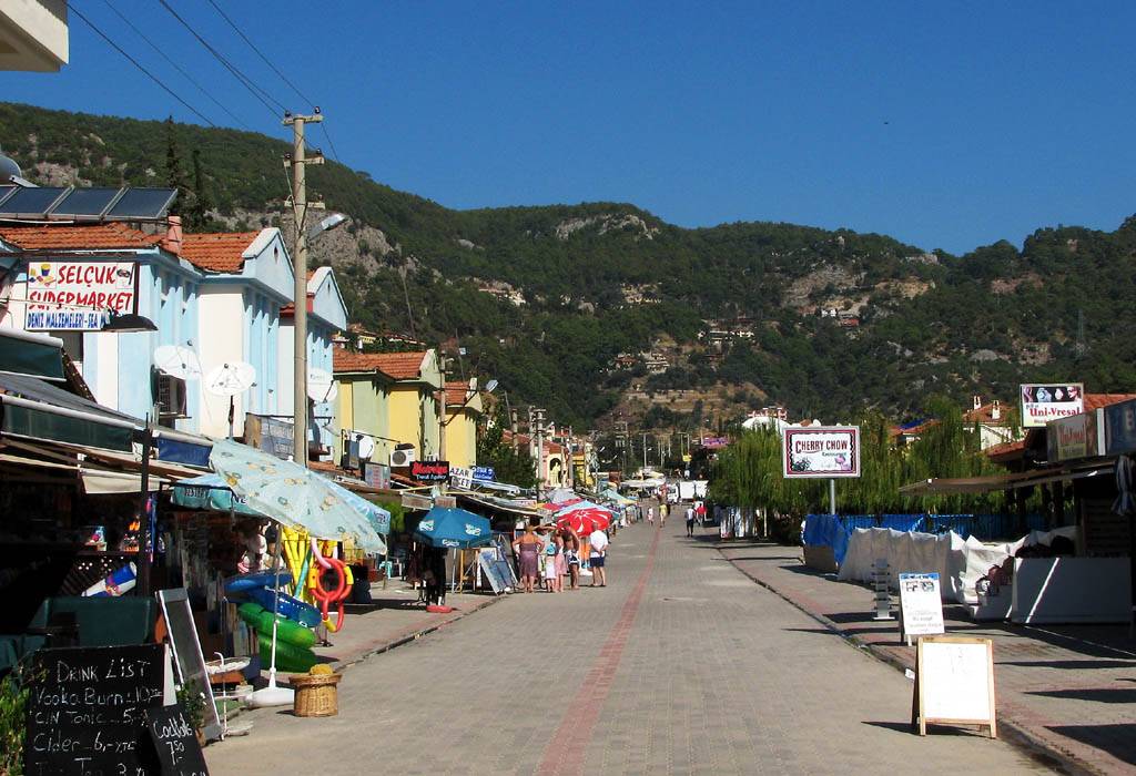 Olu Deniz - Main Shopping Street