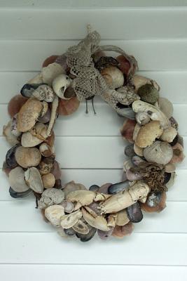 Cafe Entrance, Shell Wreath
