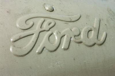 Ford Fender, Detail