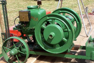 Sandwich Hit-and-Miss Engine